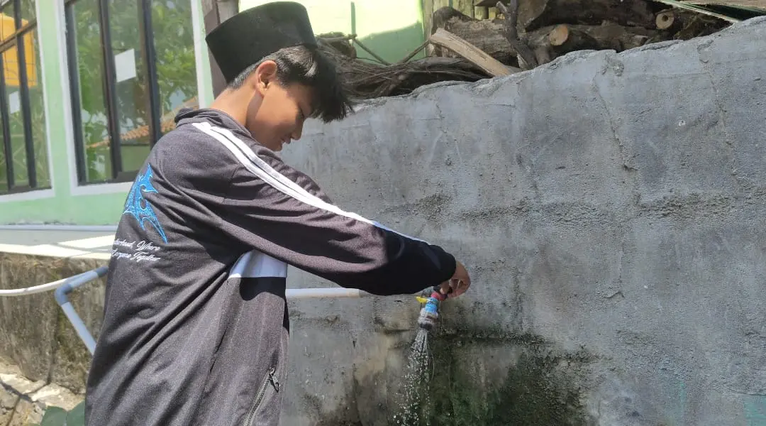 SIMKUALITAS Kombo Berdaya Bantu Warga Gendongkulon Atasi Masalah Air Kapur [REVISI]