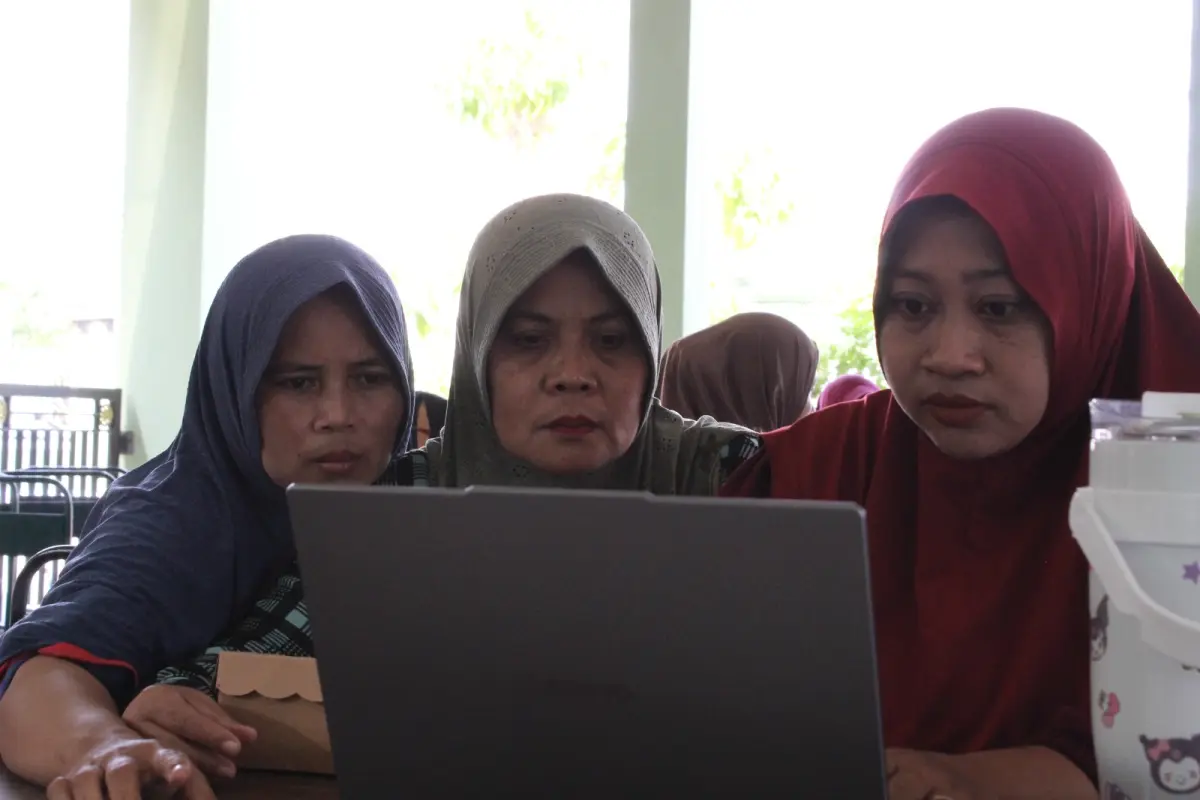 Kombo Berdaya Gelar Program Digidesa, Perkuat Digitalisasi Warga dan Santri di Gendongkulon