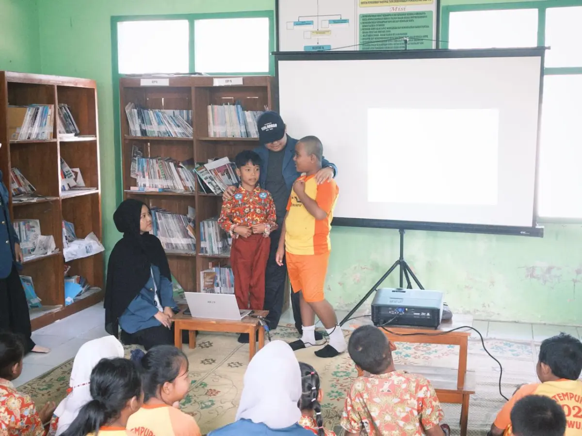 Mahasiswa BBK 8 UNAIR Gelar Sosialisasi PHBS di SDN 02 Tempursari Melalui Program "TEBAR"