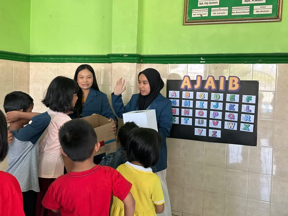 Program AJAIB BBK 8 UNAIR Tingkatkan Literasi Anak di RW 05 Kalisari Dukung SDG 4