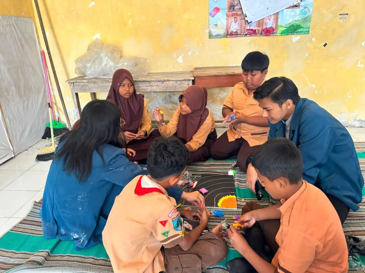 Dukung SDGs 4, Mahasiswa BBK 8 Kenalkan Tata Surya Melalui Maket di SDN Karangtinggil