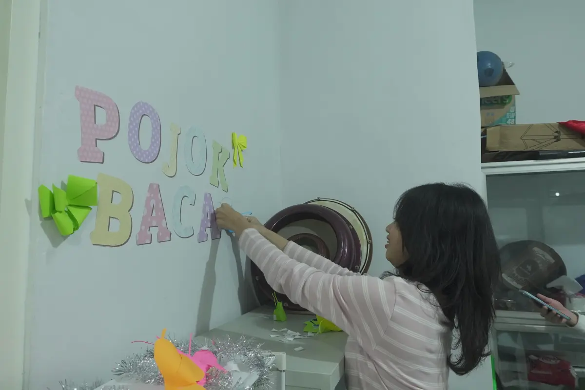 Meningkatkan Minat Baca dan Literasi anak-anak dengan PELITA (Pojok Edukasi Literasi Anak)