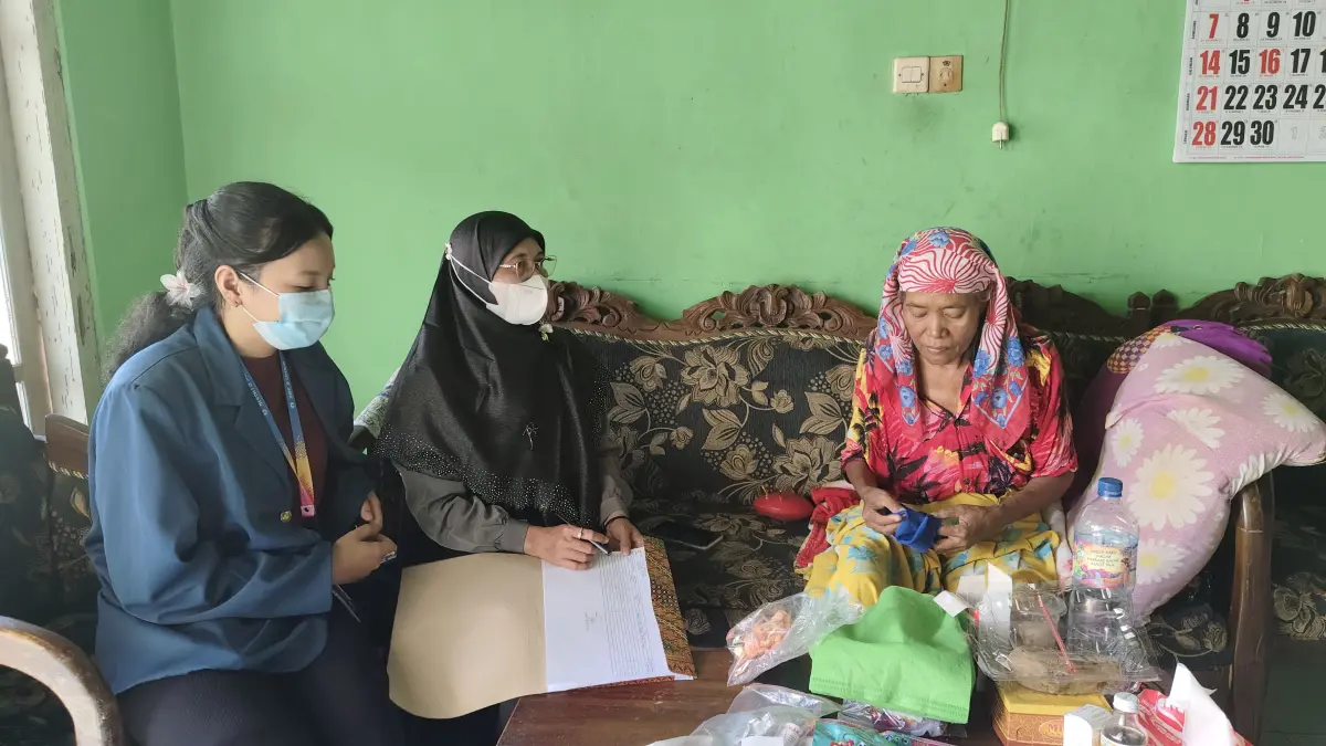 Mahasiswa BBK Unair Dampingi Kader Kesehatan Lakukan Home Visit Penyakit Kronis dan Stunting di Desa Sarangan – Mendukung SDG 3