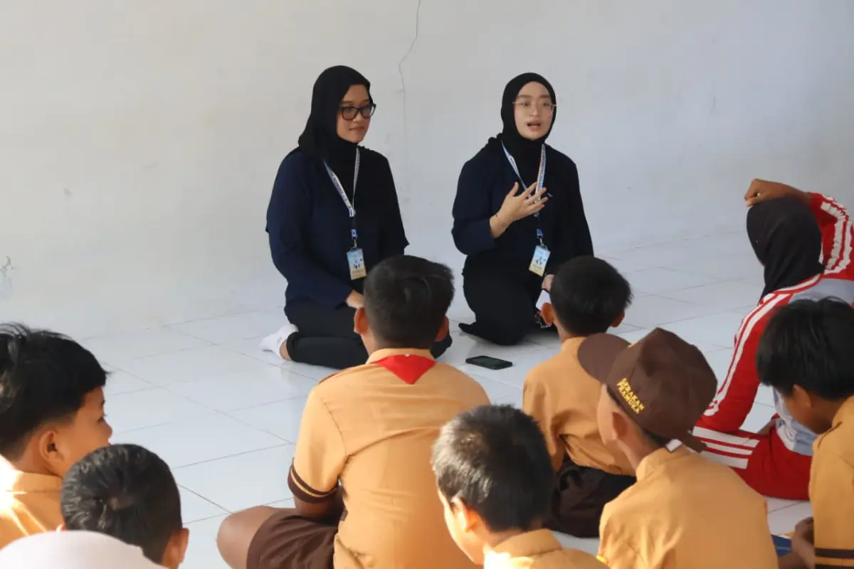 Mahasiswa BBK 8 Universitas Airlangga Wujudkan Lingkungan Sekolah yang Aman melalui Edukasi Anti-Bullying di SDN 3 Sarongan
