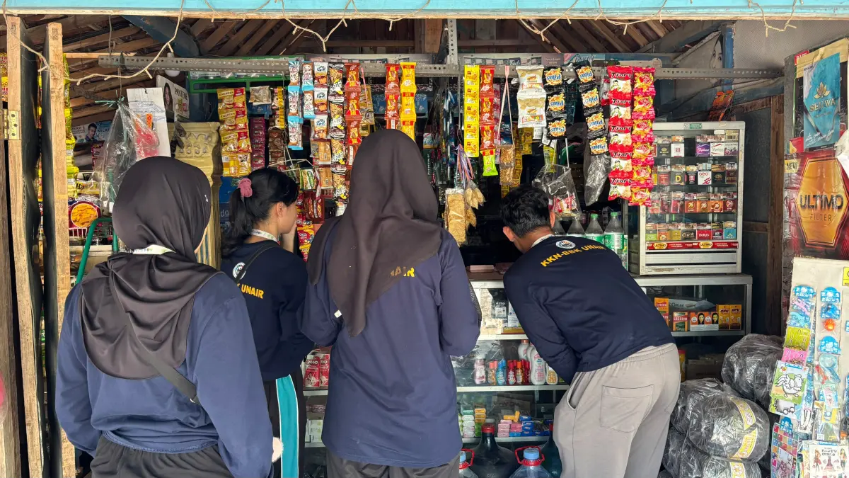 DIGIDAYA: Mahasiswa KKN–BBK 8 UNAIR Dorong Digitalisasi UMKM Desa Kalang  guna Mendukung SDGs 8 dan 9