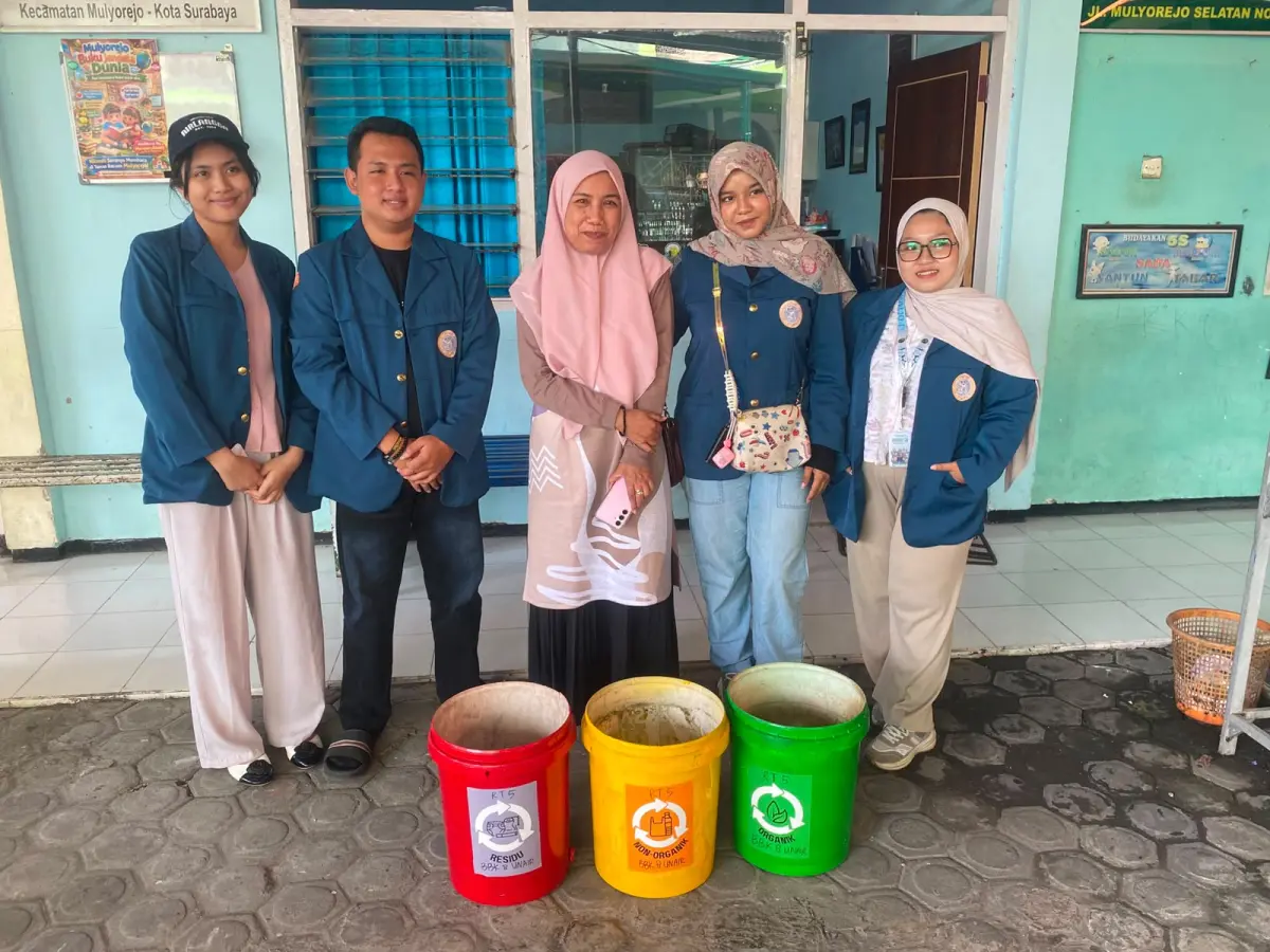 PILAH, Aksi Mahasiswa BBK 8 UNAIR Dorong Warga Mulyorejo Terapkan Pemilahan Sampah dari Rumah