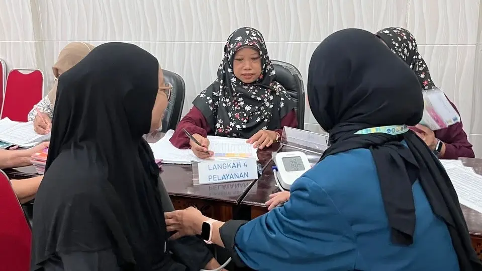 KKN BBK 8 UNAIR Dampingi Posyandu Lewat Program SEHATI NGIPIK untuk Tingkatkan Kesadaran Kesehatan Masyarakat - Mendukung SDGs 3
