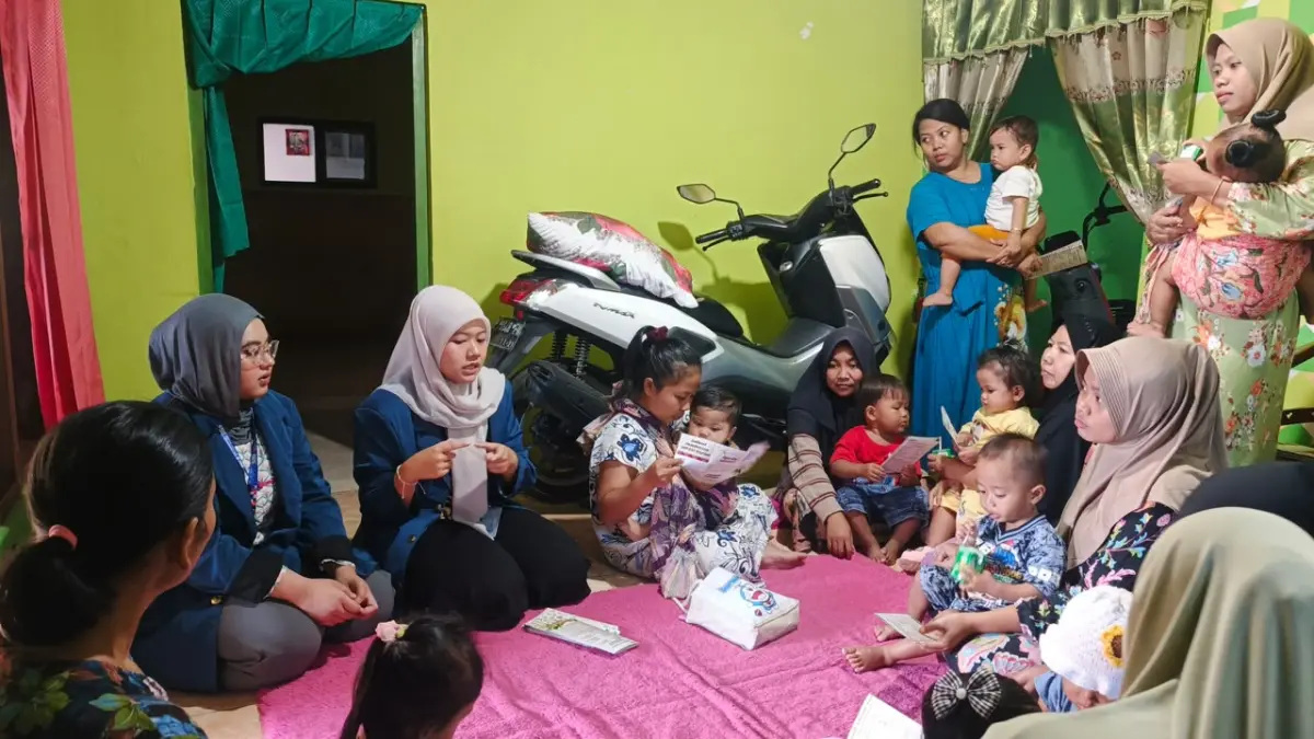 Mahasiswa Belajar Bersama Komunitas (BBK) 8 Universitas Airlangga Tingkatkan Kesadaran Masyarakat Desa Widoropayung melalui Sosialisasi Stunting dan Demonstrasi MPASI