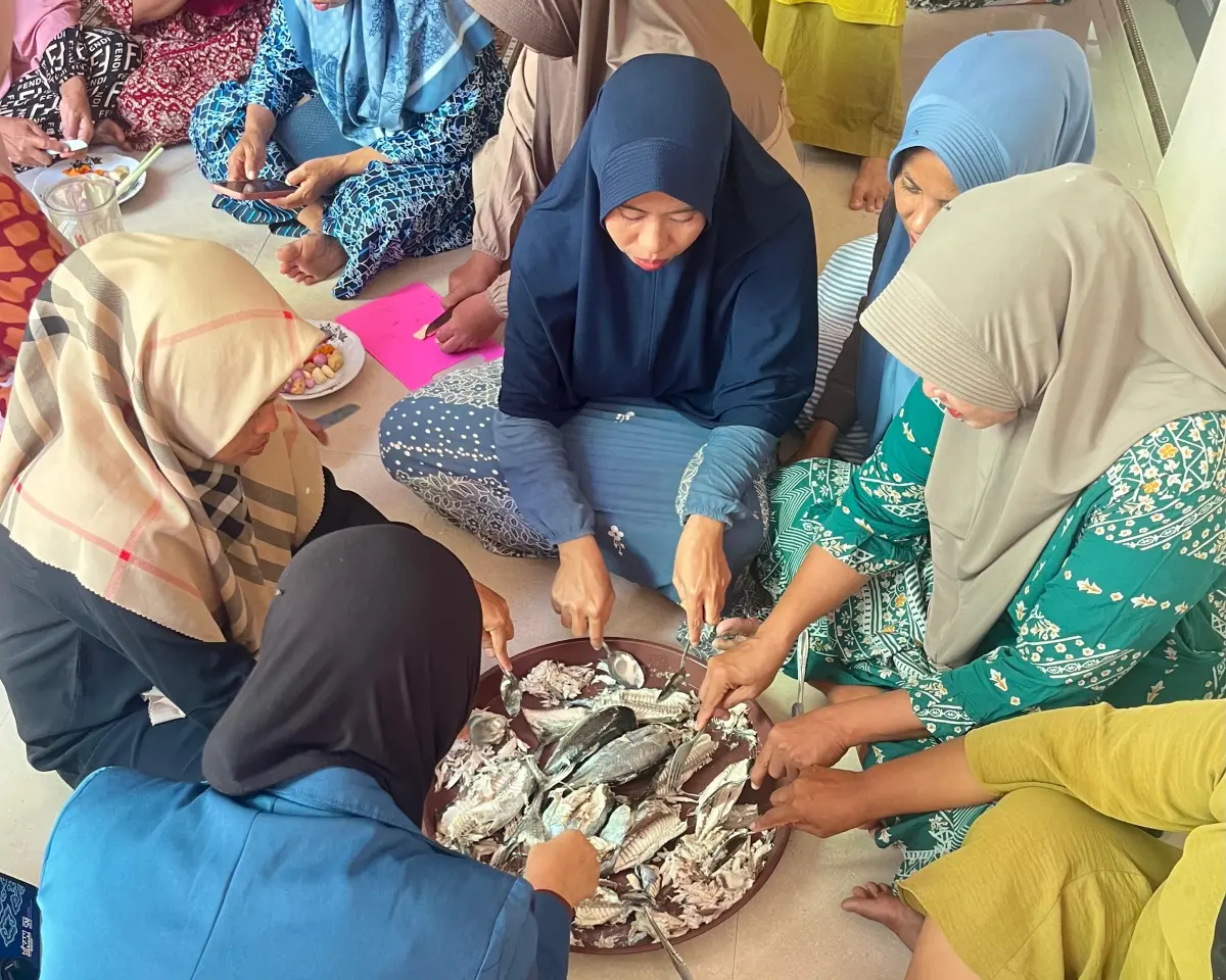 TAWSEC FEB UNAIR Ubah Potensi Ikan Tongkol Menjadi Peluang Usaha Berbasis Zero Waste