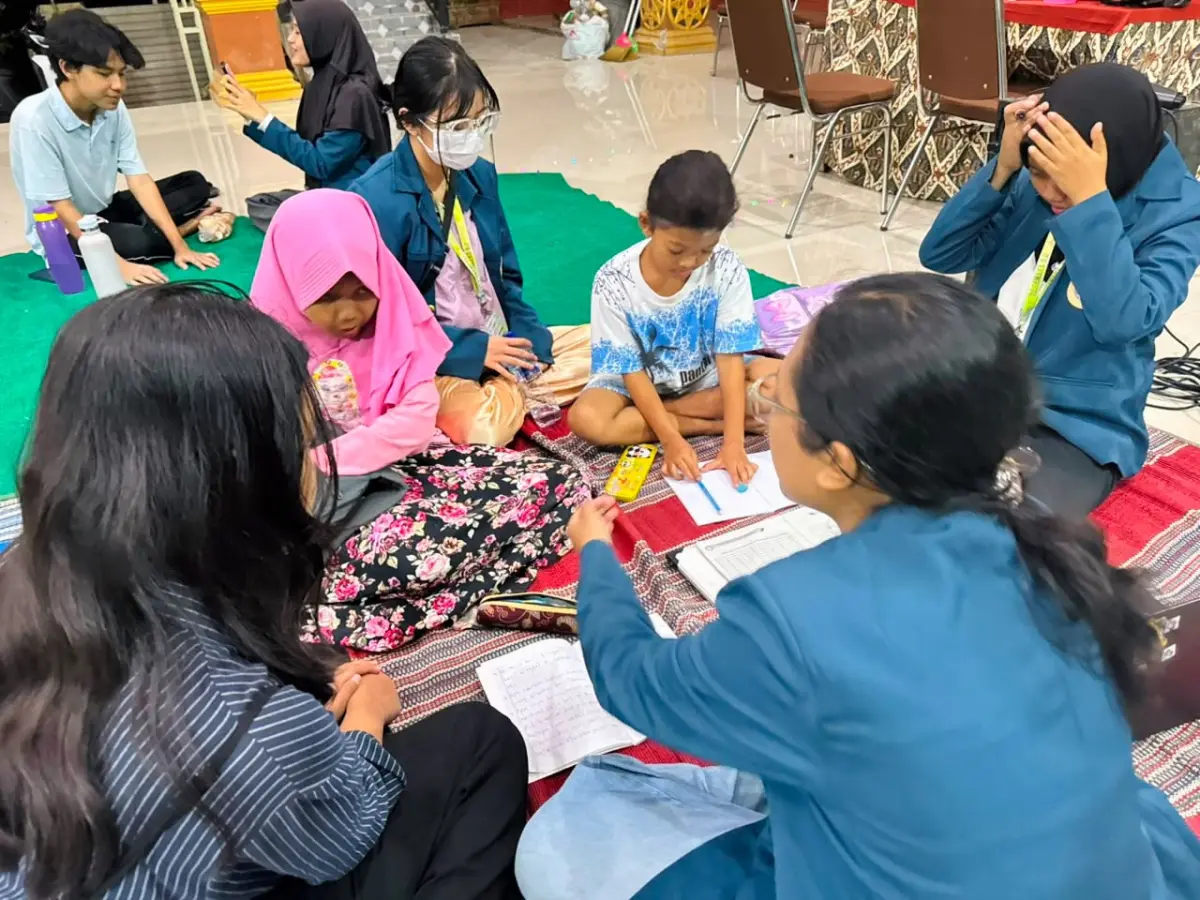 Dukung Peningkatan Kualitas Pendidikan SDGS 4, BEM UNAIR Gelar Program Pembelajaran Interaktif Pelita Aksara di Desa Dilem