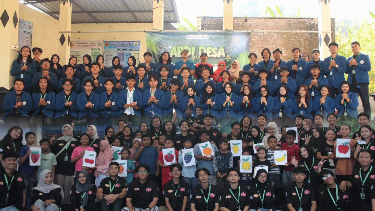 Bergerak Bersama, Berkarya untuk Desa: Langkah Tulus HIMATRIK UNAIR Ukir Cerita dan Berbagi Bahagia