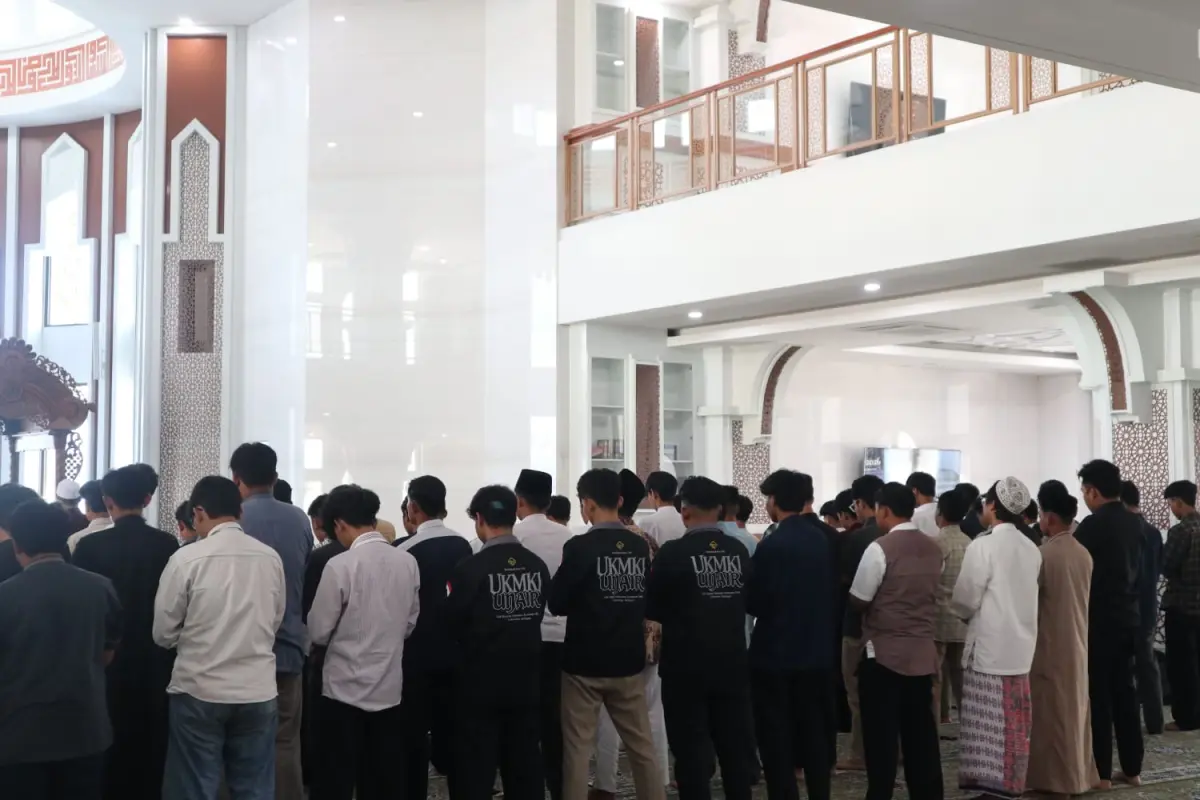 300 Mahasiswa Baru UNAIR Melaksanakan Istisqa dan Doa Bersama untuk #PrayforKalimantan