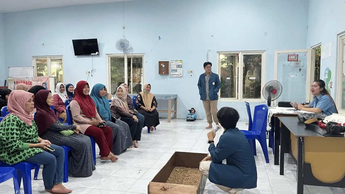 Mahasiswa UNAIR Ajak Warga Wonorejo Olah Sampah Organik melalui Budidaya Maggot dan Lele