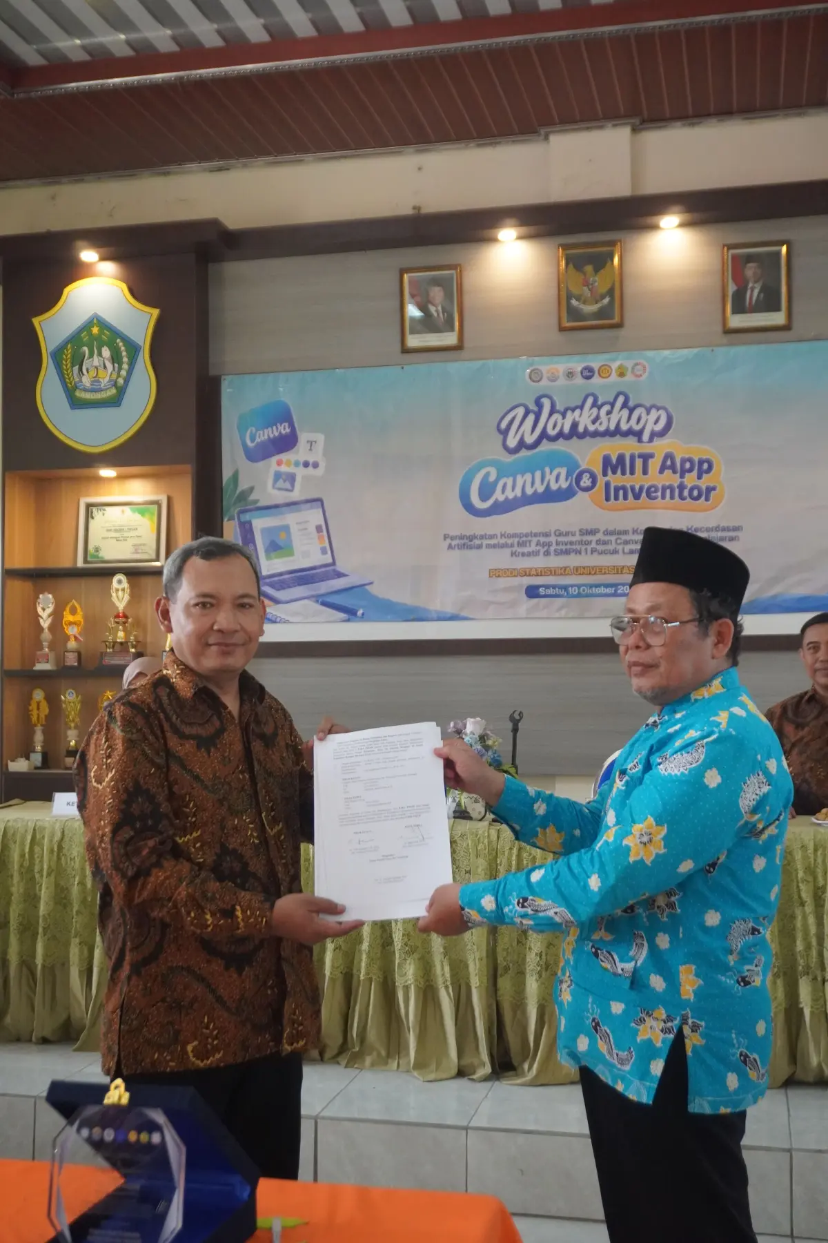 Tingkatkan Kompetensi Guru di Era Digital, Statistika UNAIR Gelar Pelatihan Koding dan Kecerdasan Artifisial melalui MIT App Inventor dan Canva di SMPN 1 Pucuk, Lamongan