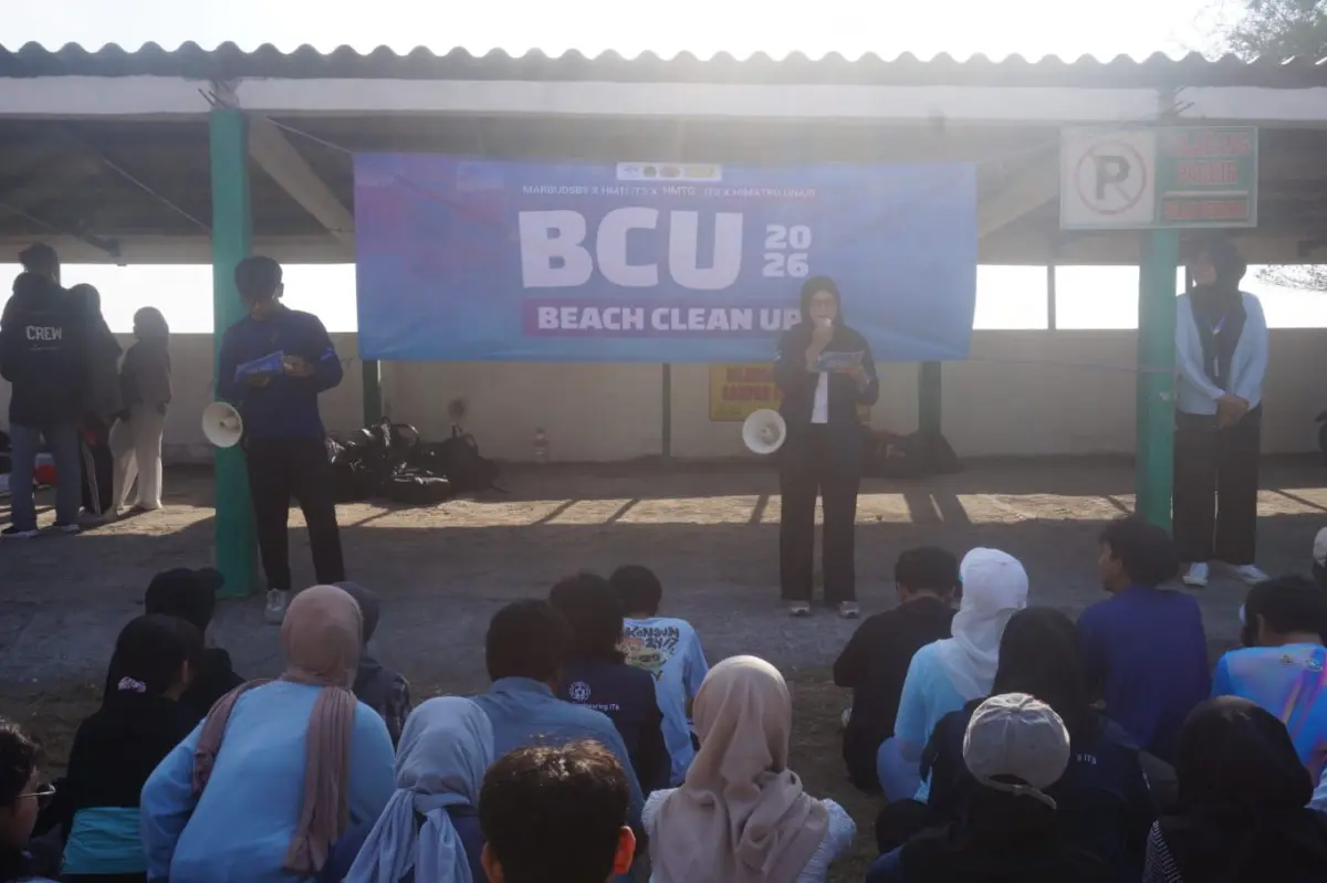 World Clean Up Day 2026 : Mahasiswa Bersatu Bersihkan Pantai Kenjeran