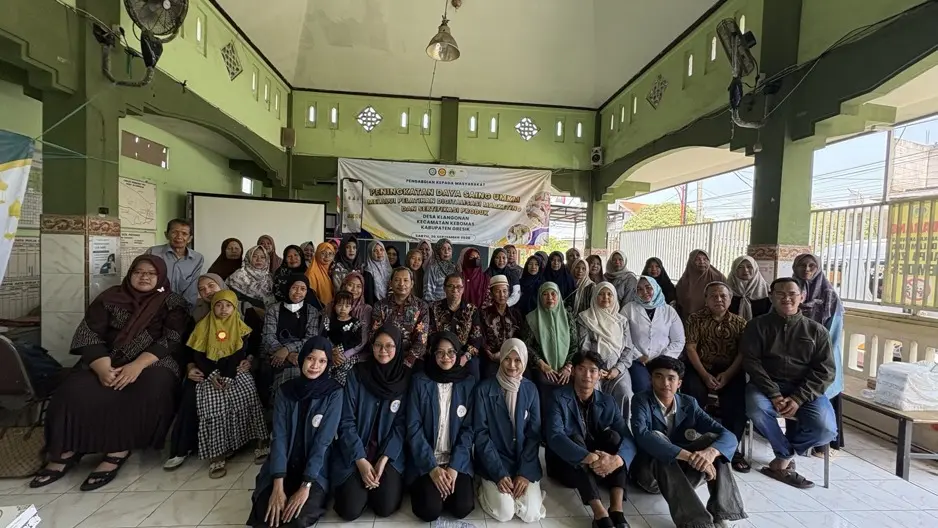 Tingkatkan Daya Saing UMKM di Era Digital, Statistika UNAIR Gelar Pelatihan Pemasaran Digital dan Sertifikasi Produk di Desa Klangonan, Gresik